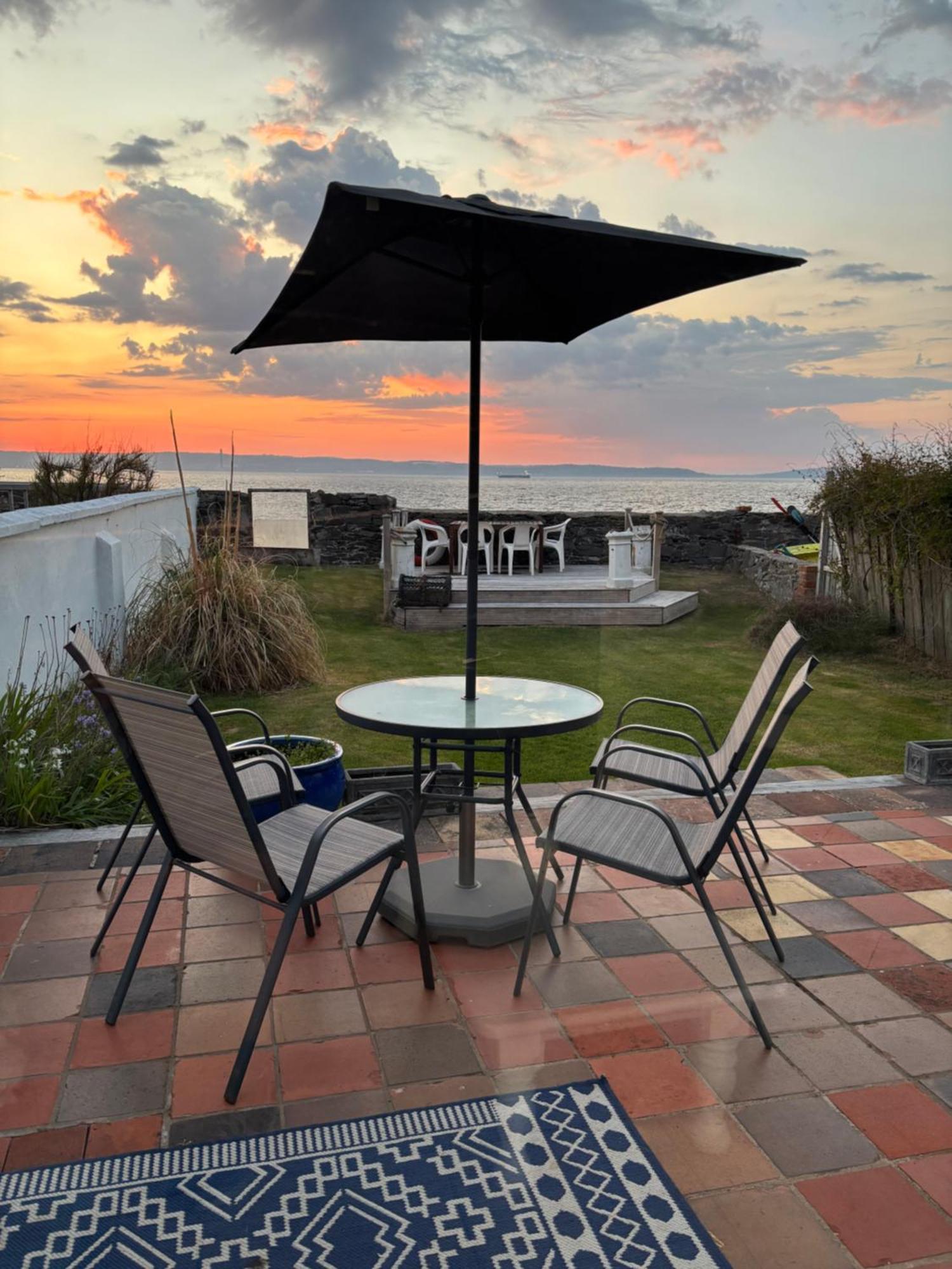 Splash Cottage Beach House With Sea Lapping Garden Bangor  Luaran gambar